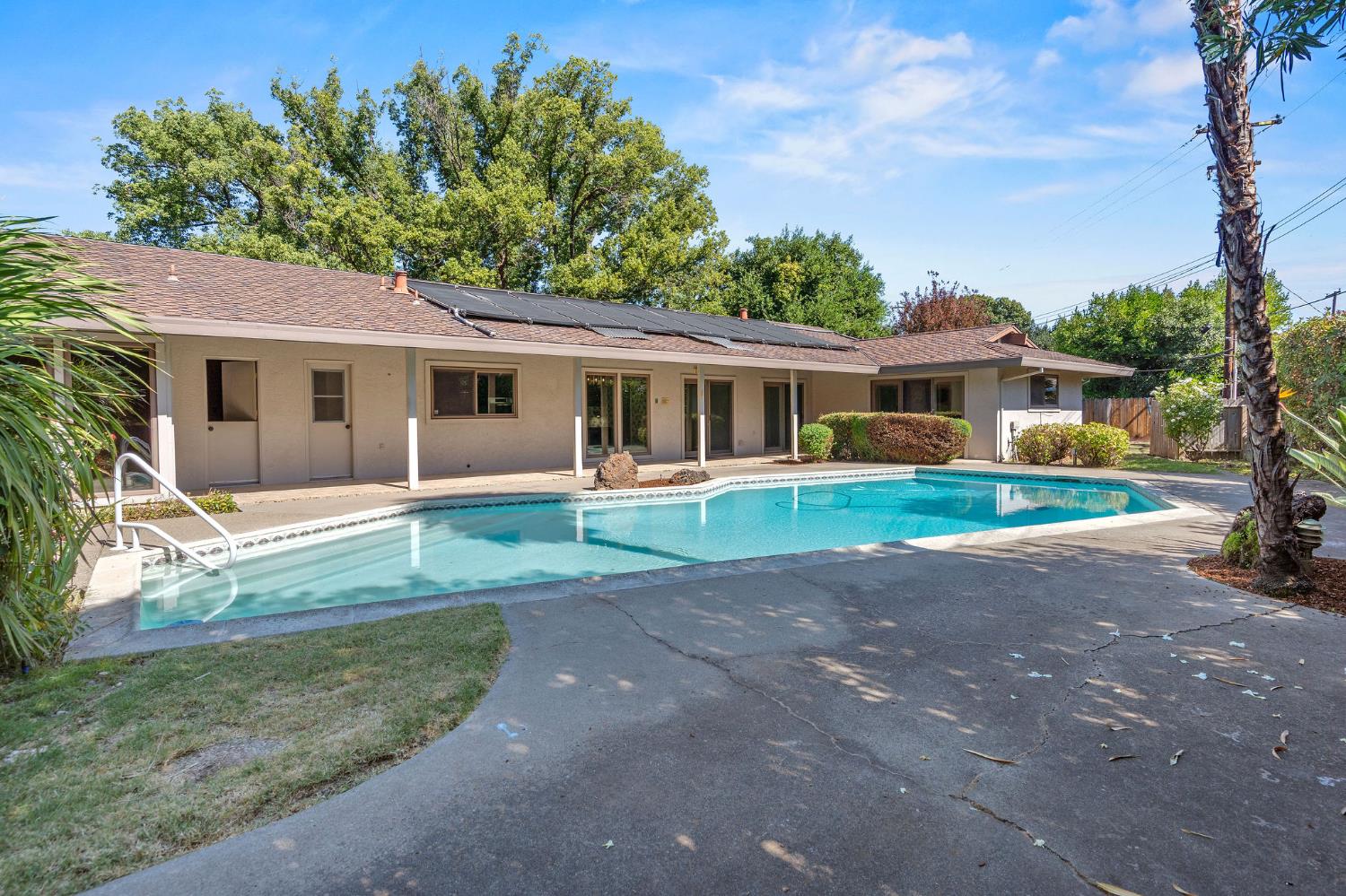 519 Grovesnor Court