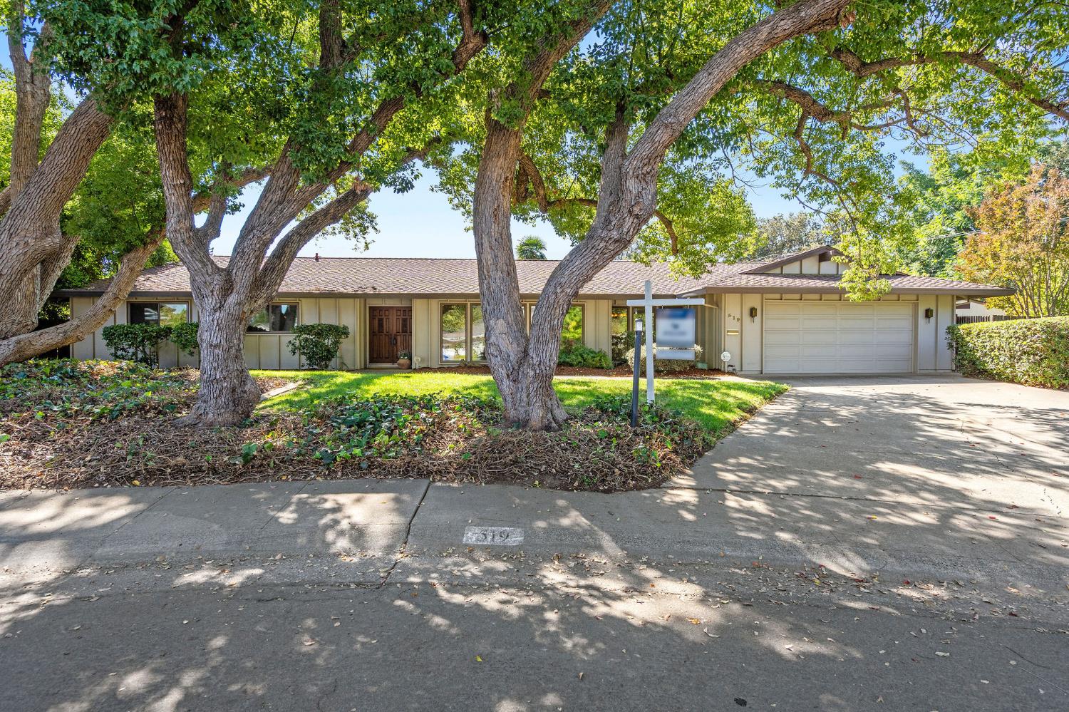 519 Grovesnor Court