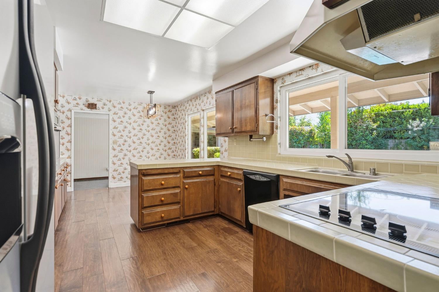 519 Grovesnor Court