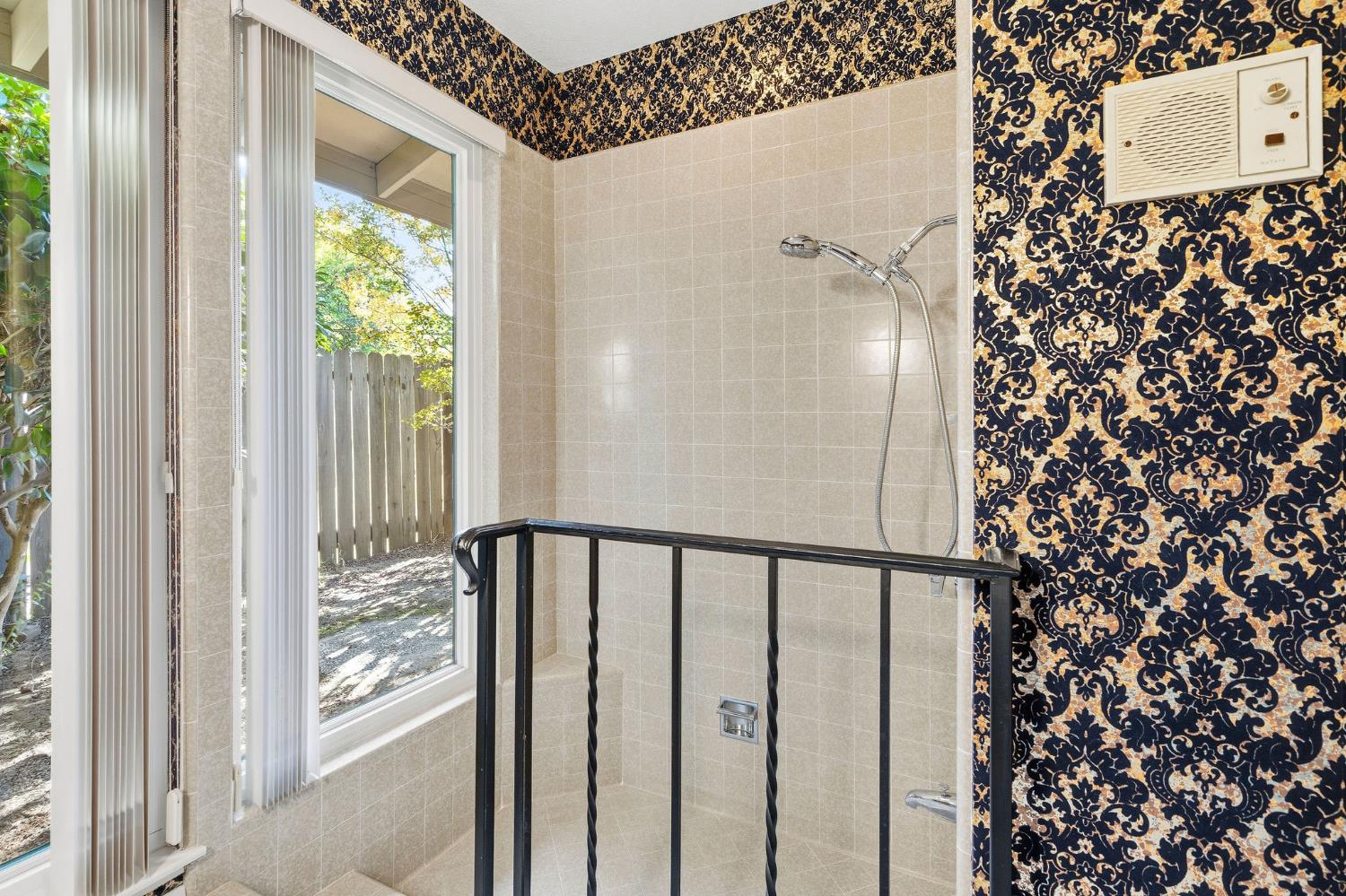 519 Grovesnor Court