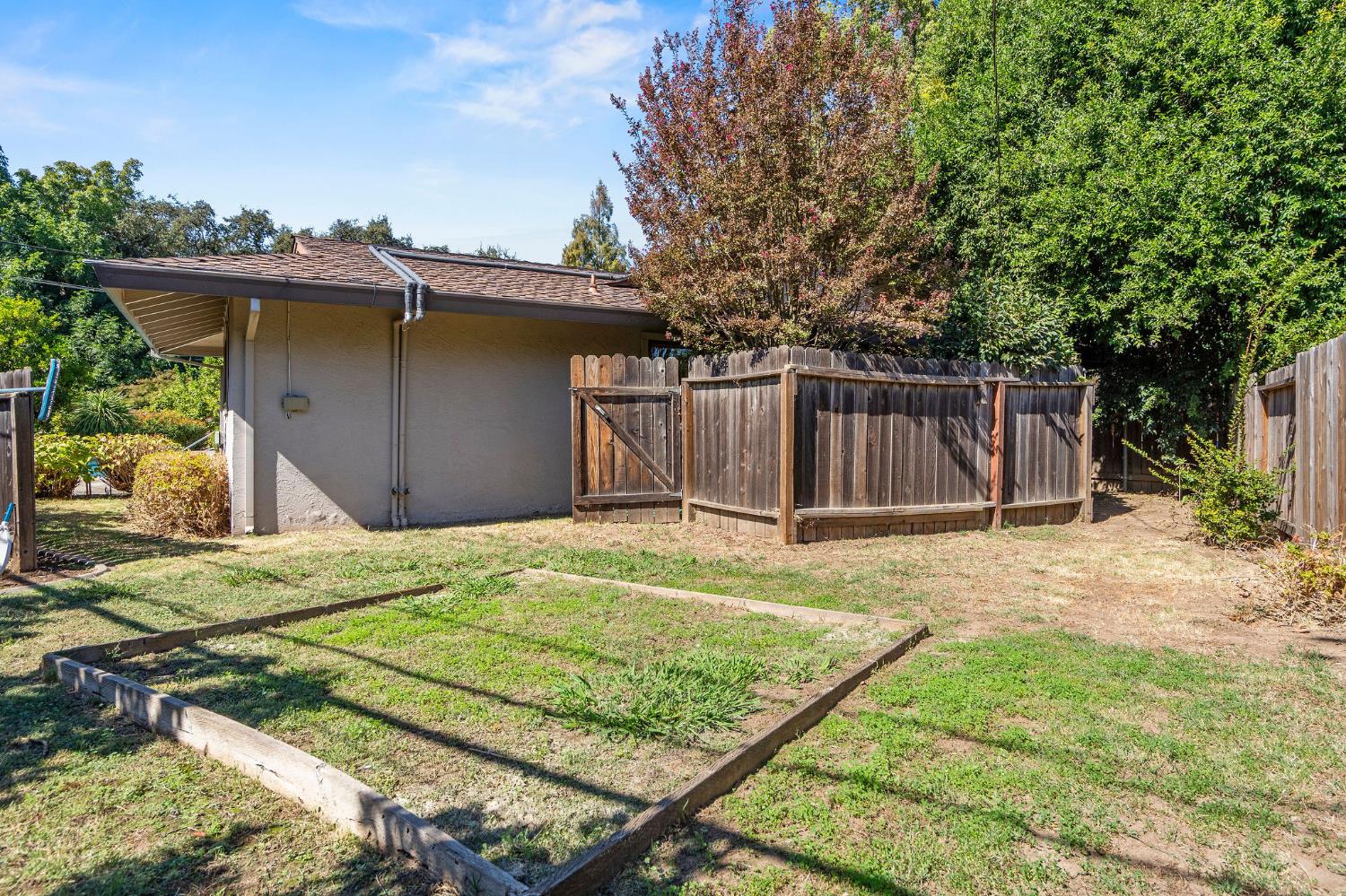 519 Grovesnor Court