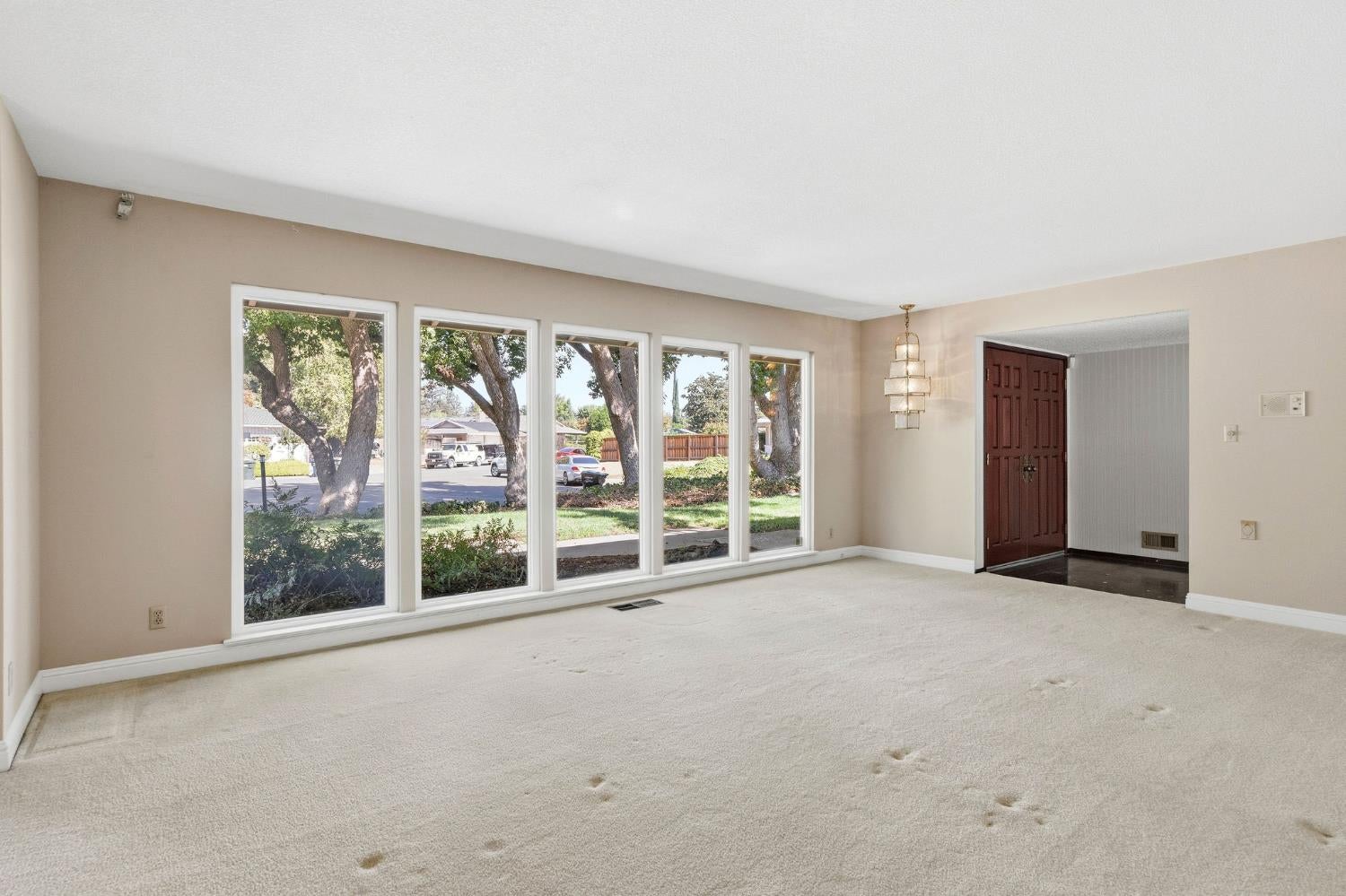 519 Grovesnor Court