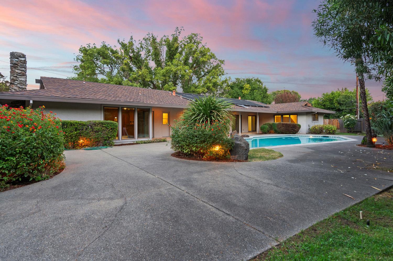 519 Grovesnor Court