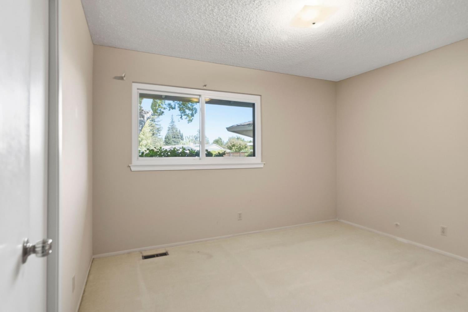 519 Grovesnor Court