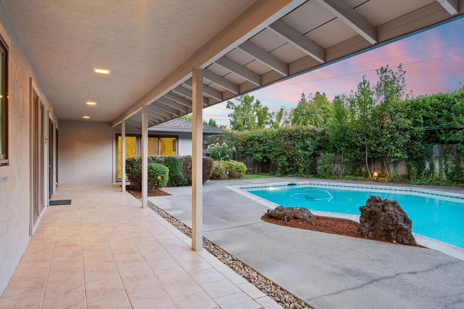 519 Grovesnor Court