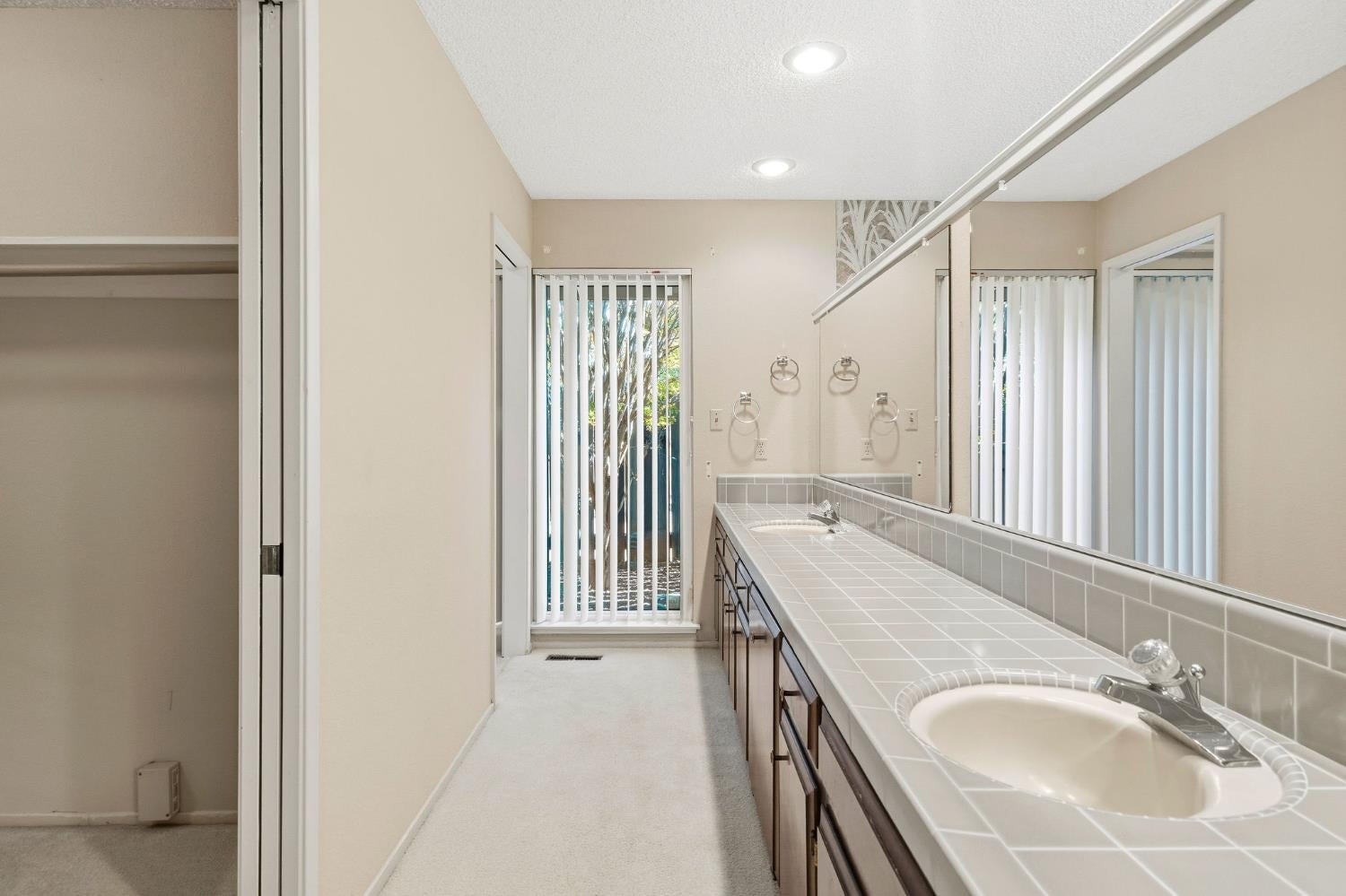 519 Grovesnor Court