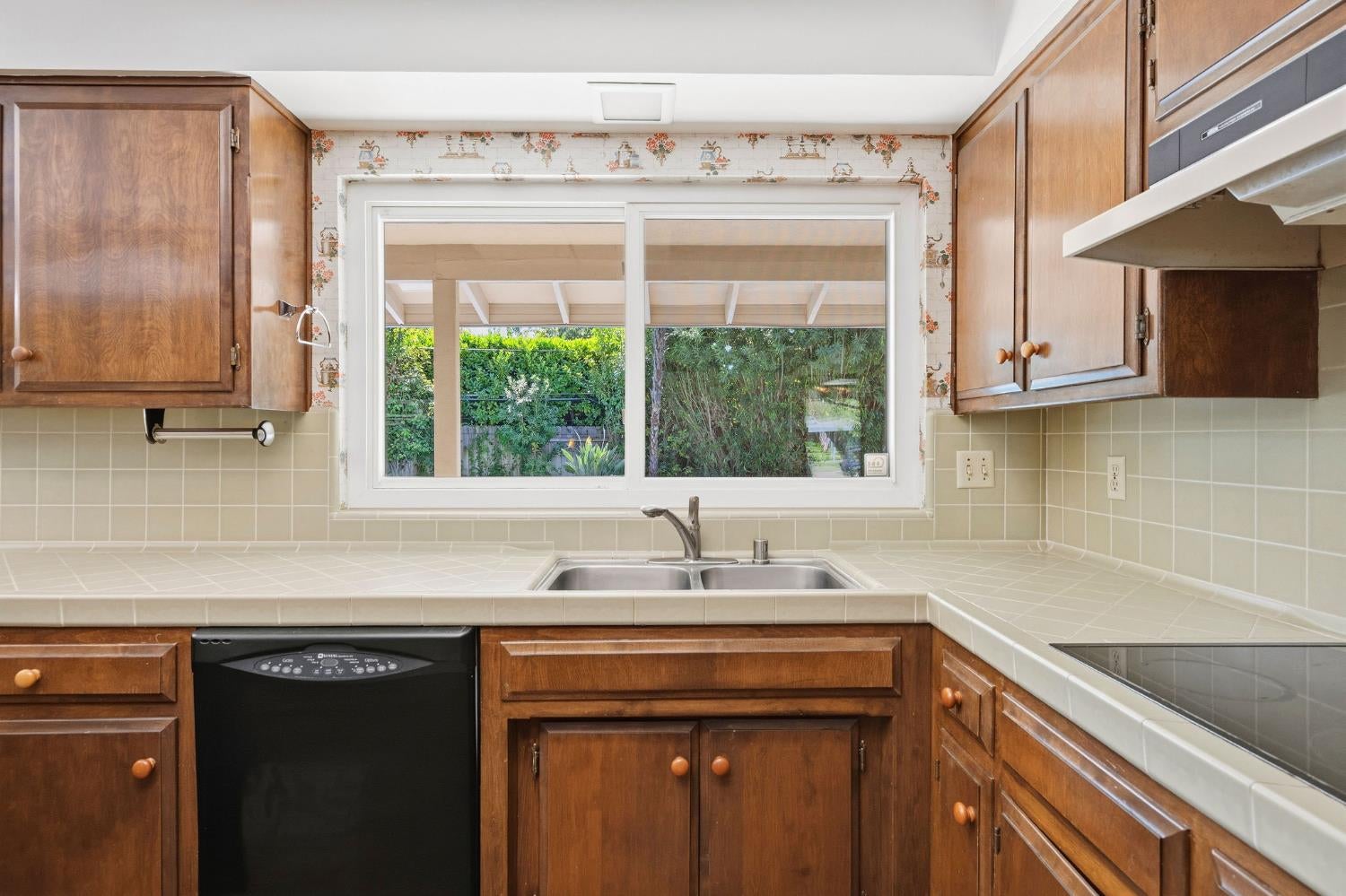 519 Grovesnor Court