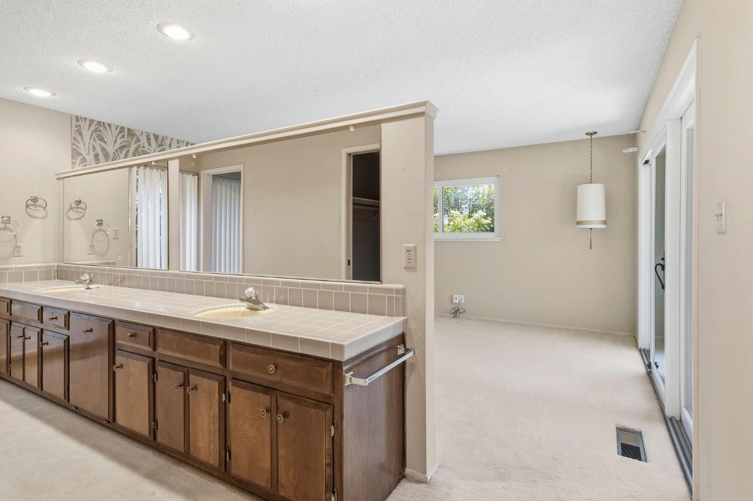 519 Grovesnor Court
