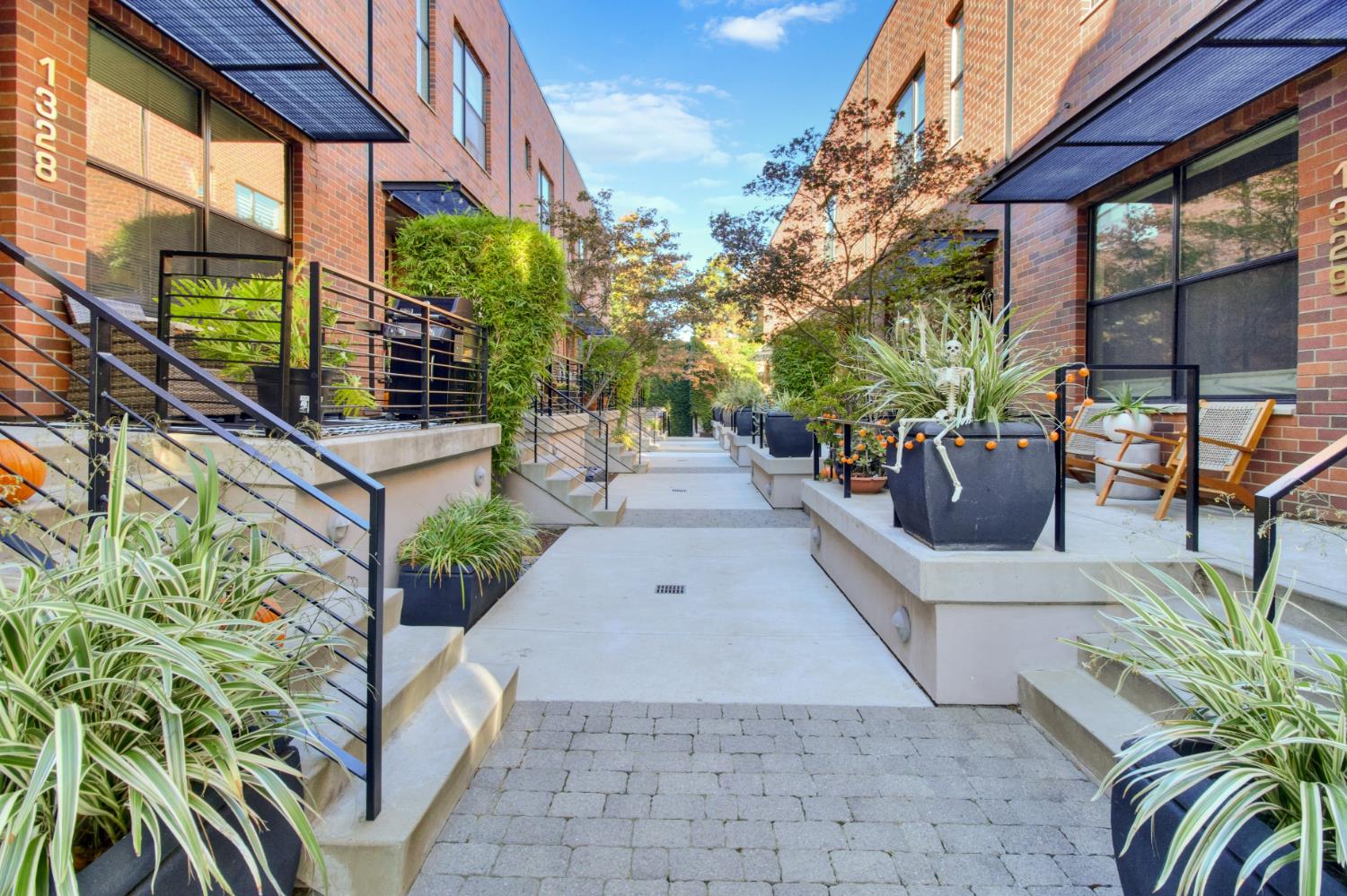 1323 East Sutter Walk
