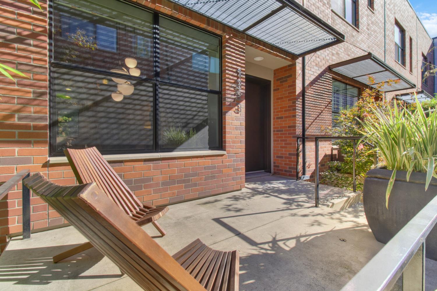 1323 East Sutter Walk