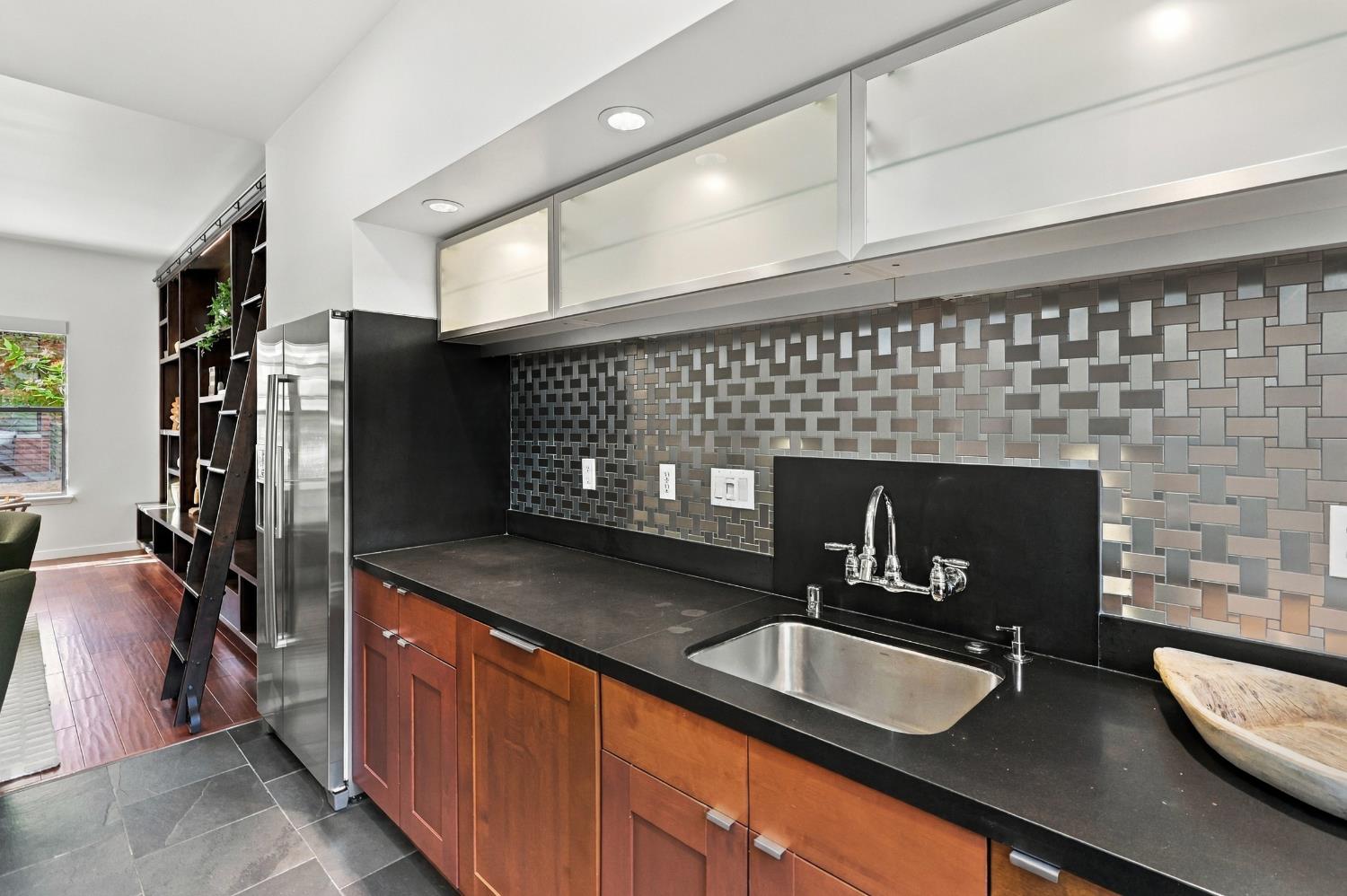 1323 East Sutter Walk