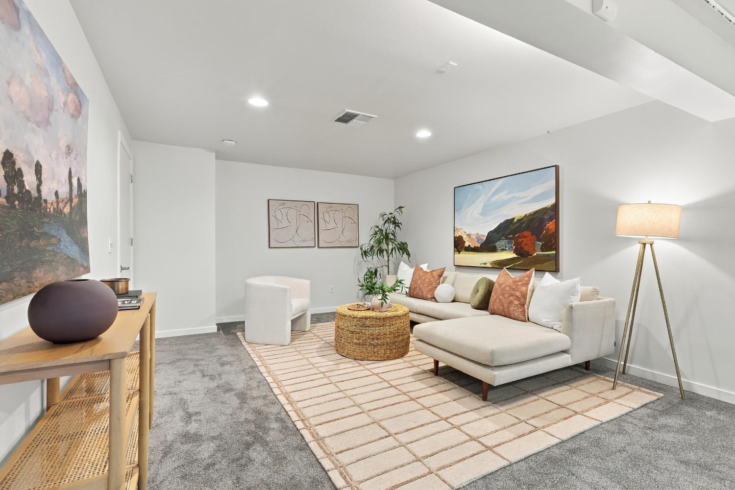 1323 East Sutter Walk
