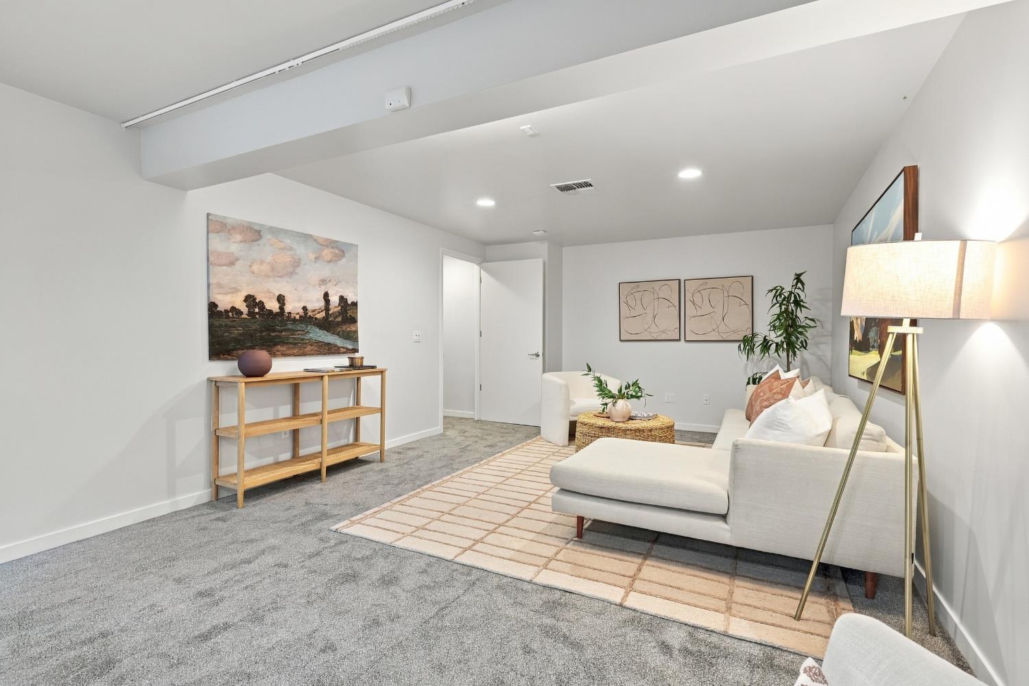 1323 East Sutter Walk