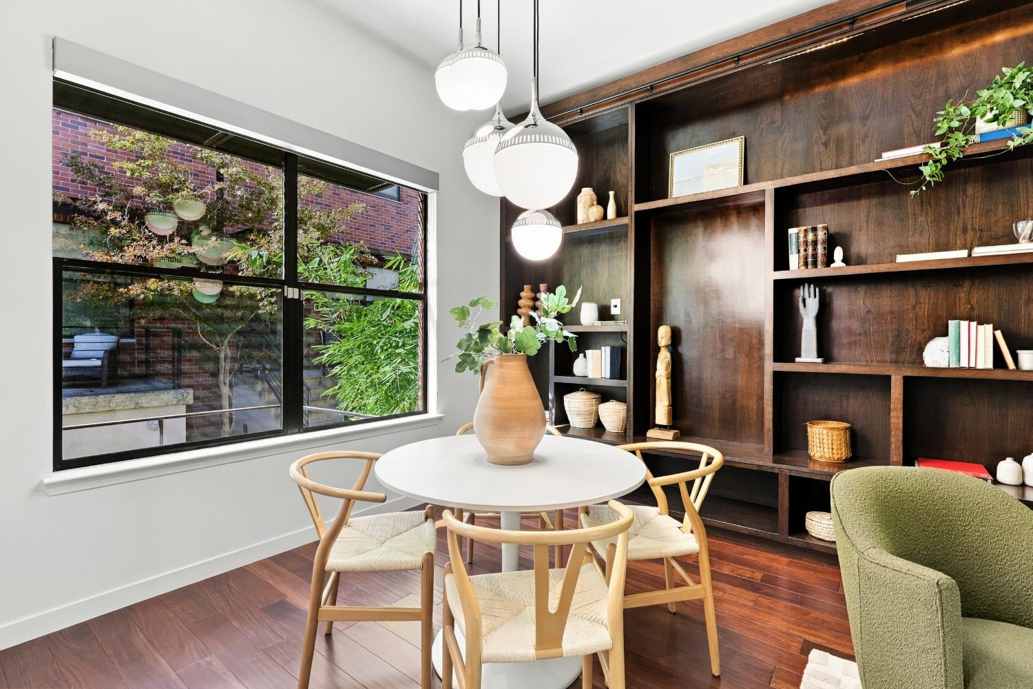 1323 East Sutter Walk