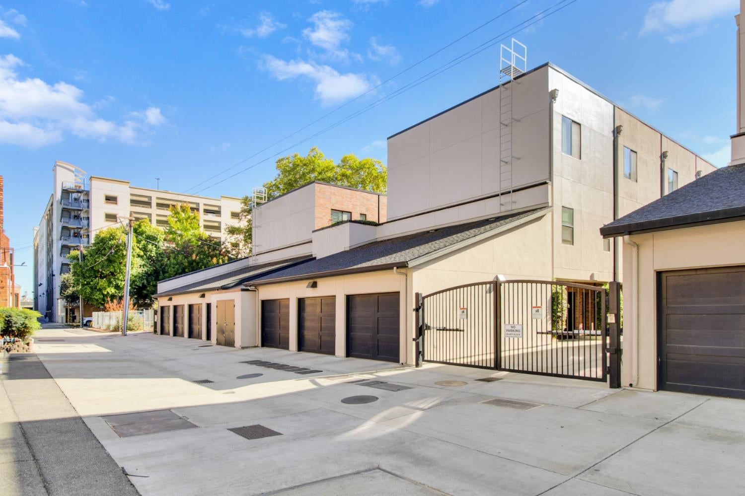 1323 East Sutter Walk