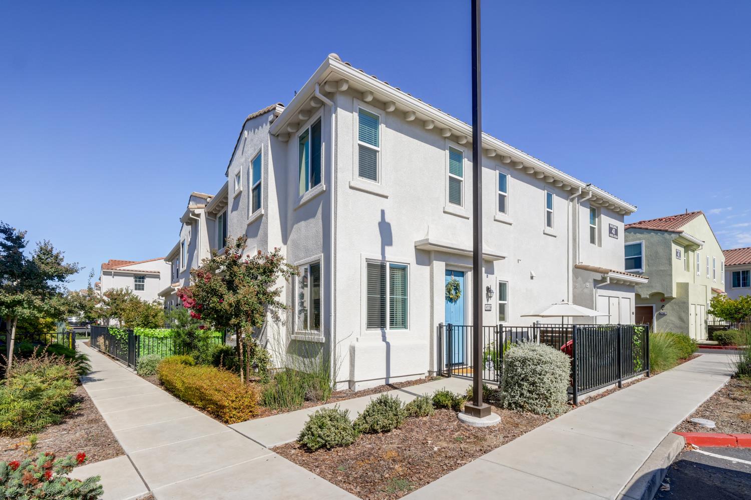 5301 E Commerce Way 41104