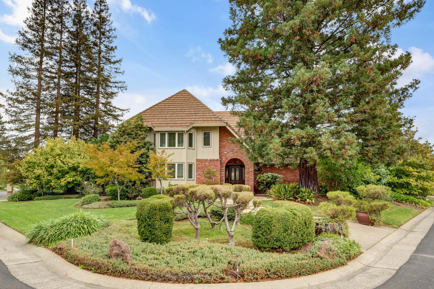 1093 Wilhaggin Park Lane