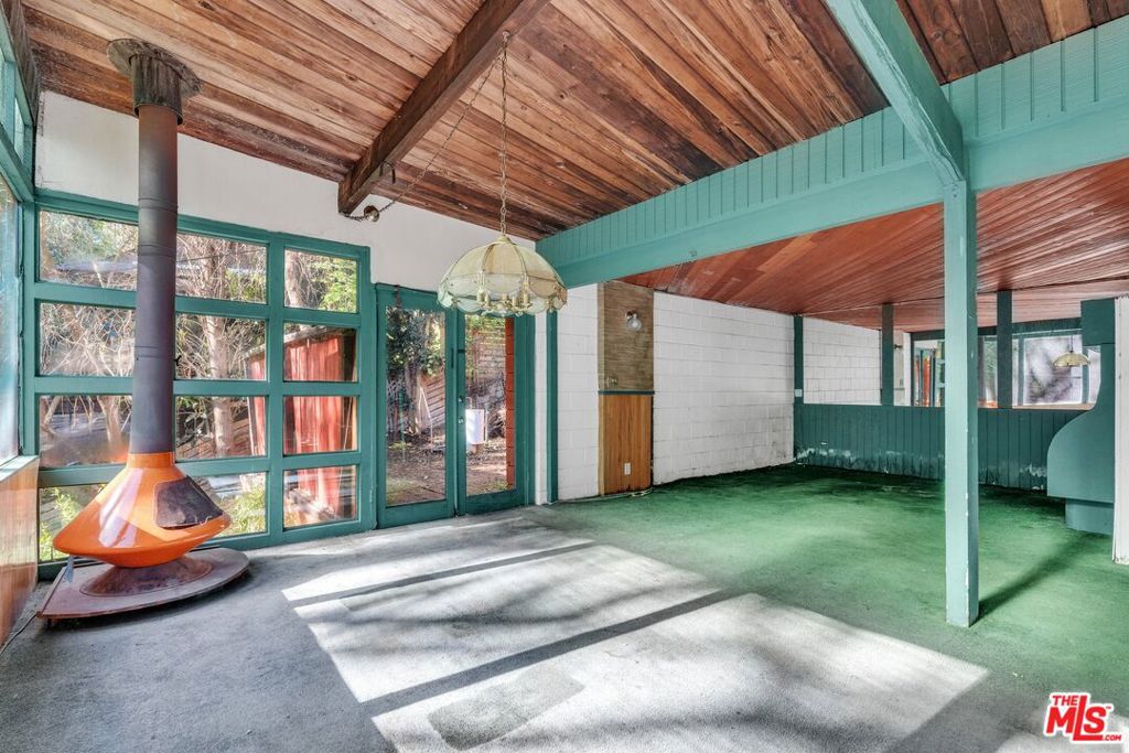 8879 Hollywood Hills Road