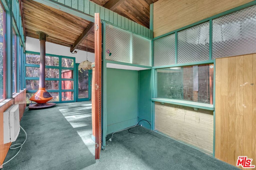 8879 Hollywood Hills Road