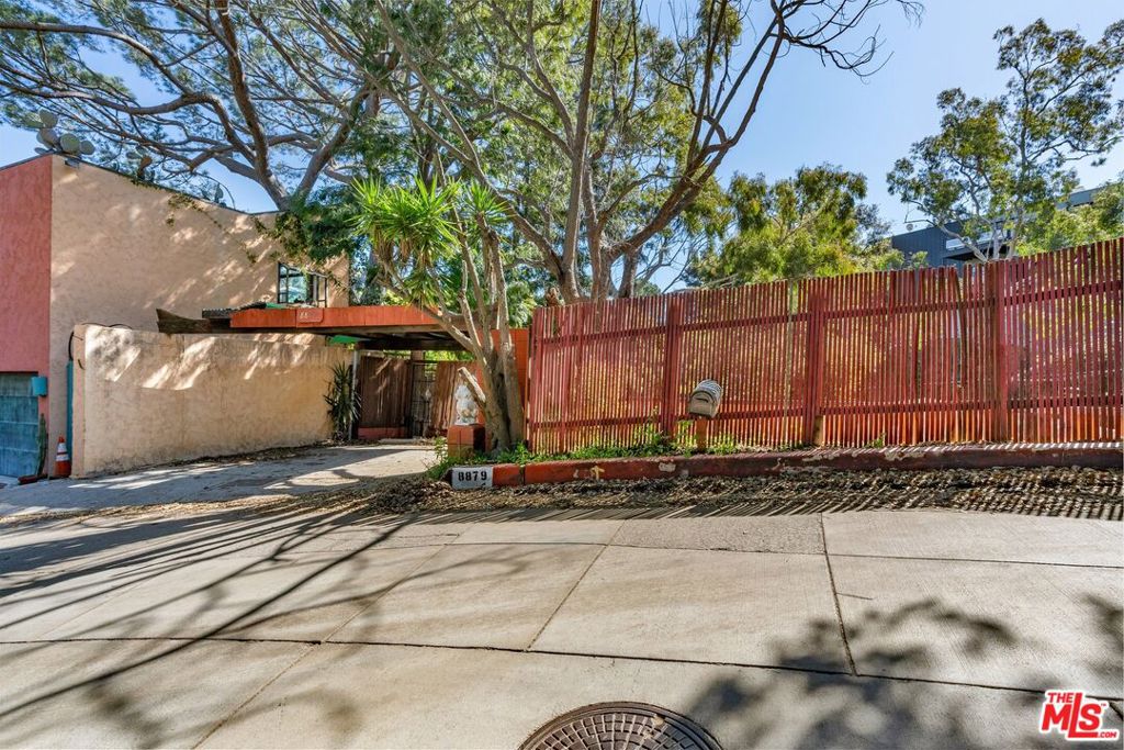 8879 Hollywood Hills Road