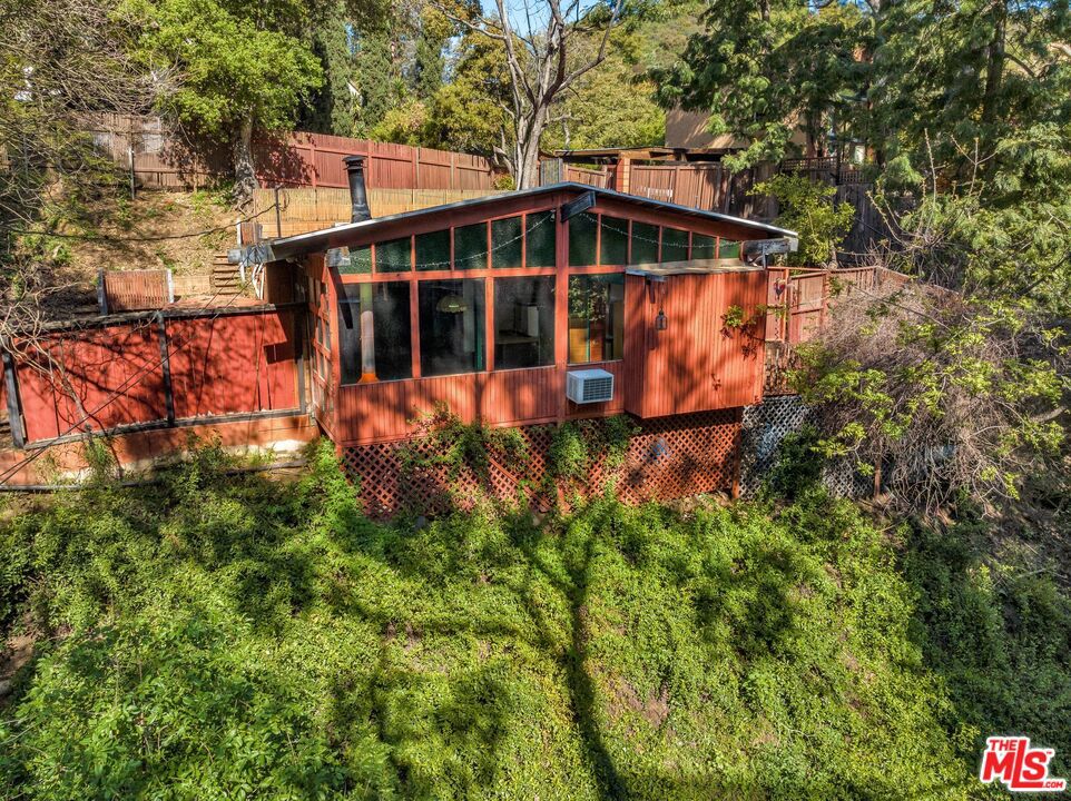 8879 Hollywood Hills Road