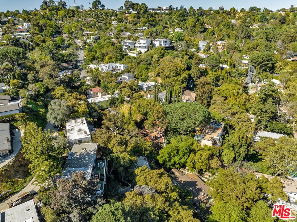 8879 Hollywood Hills Road