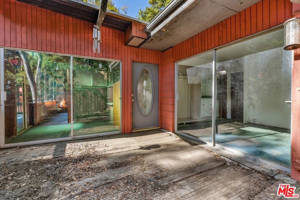 8879 Hollywood Hills Road