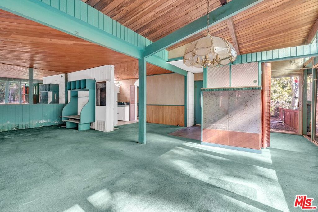 8879 Hollywood Hills Road