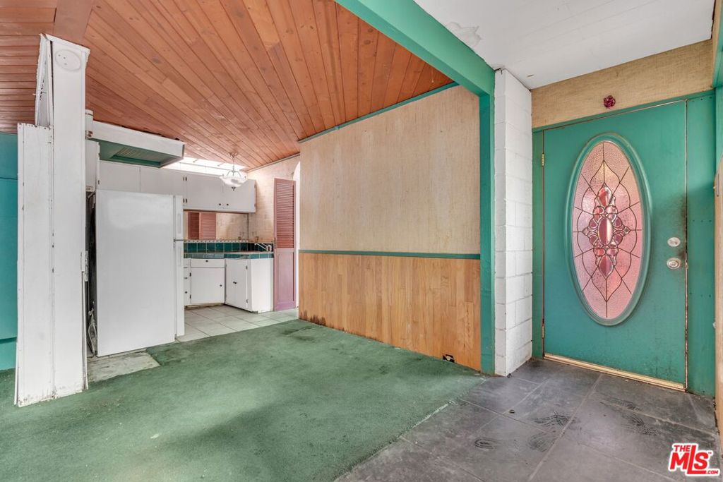 8879 Hollywood Hills Road