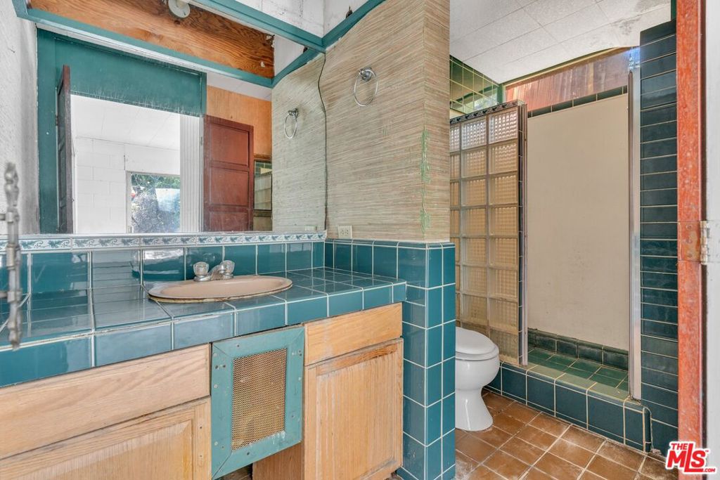 8879 Hollywood Hills Road