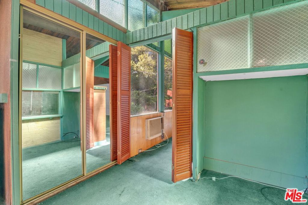 8879 Hollywood Hills Road