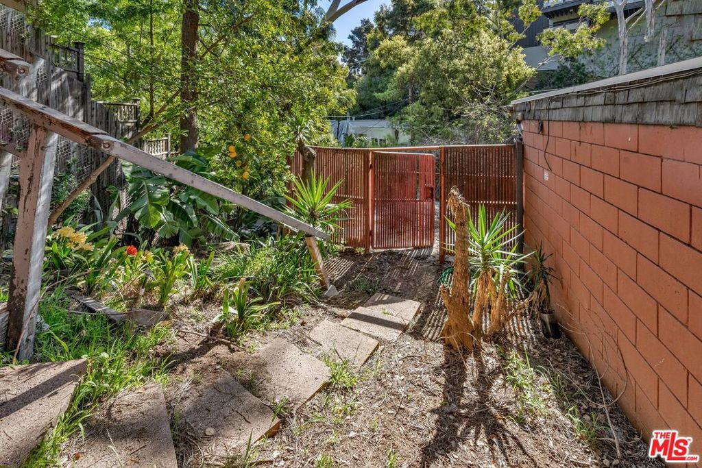 8879 Hollywood Hills Road