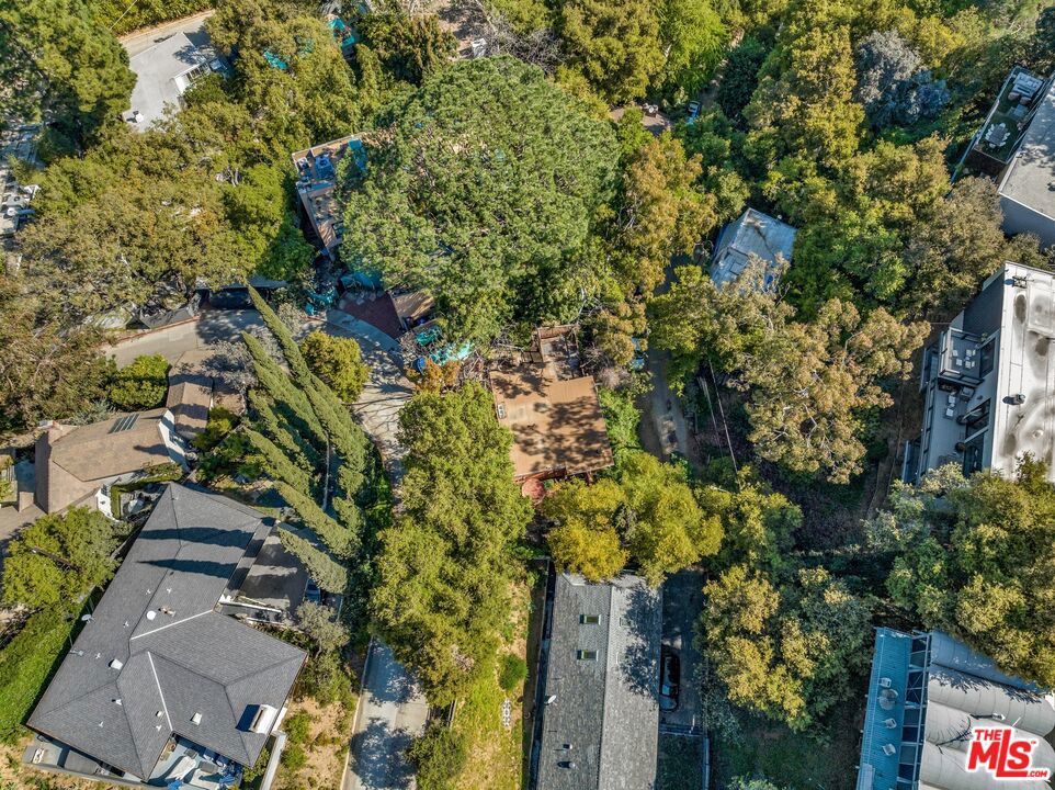 8879 Hollywood Hills Road