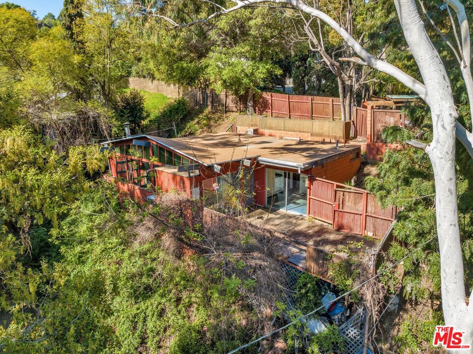 8879 Hollywood Hills Road