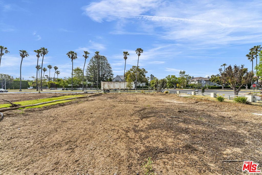 14827 Pampas Ricas Boulevard