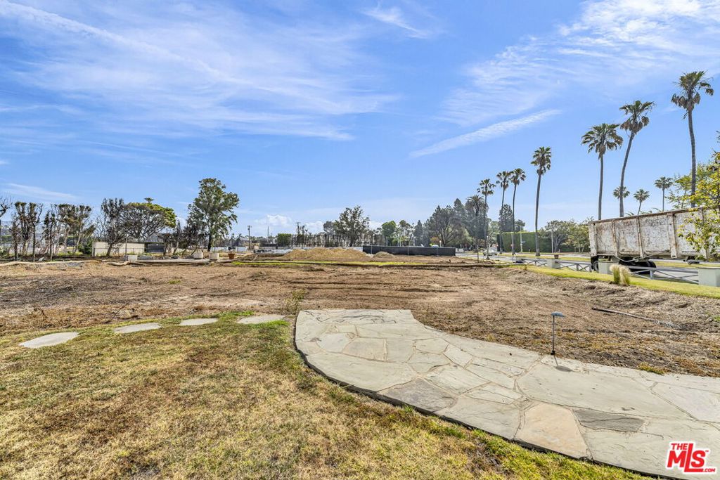 14827 Pampas Ricas Boulevard