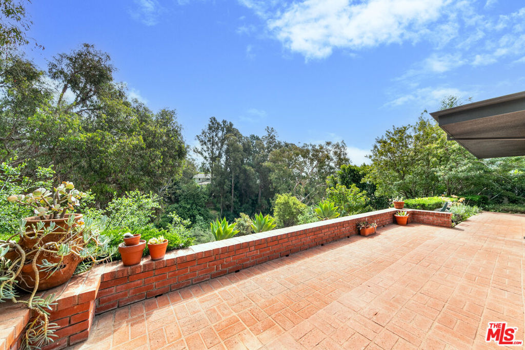 656 N Bonhill Road