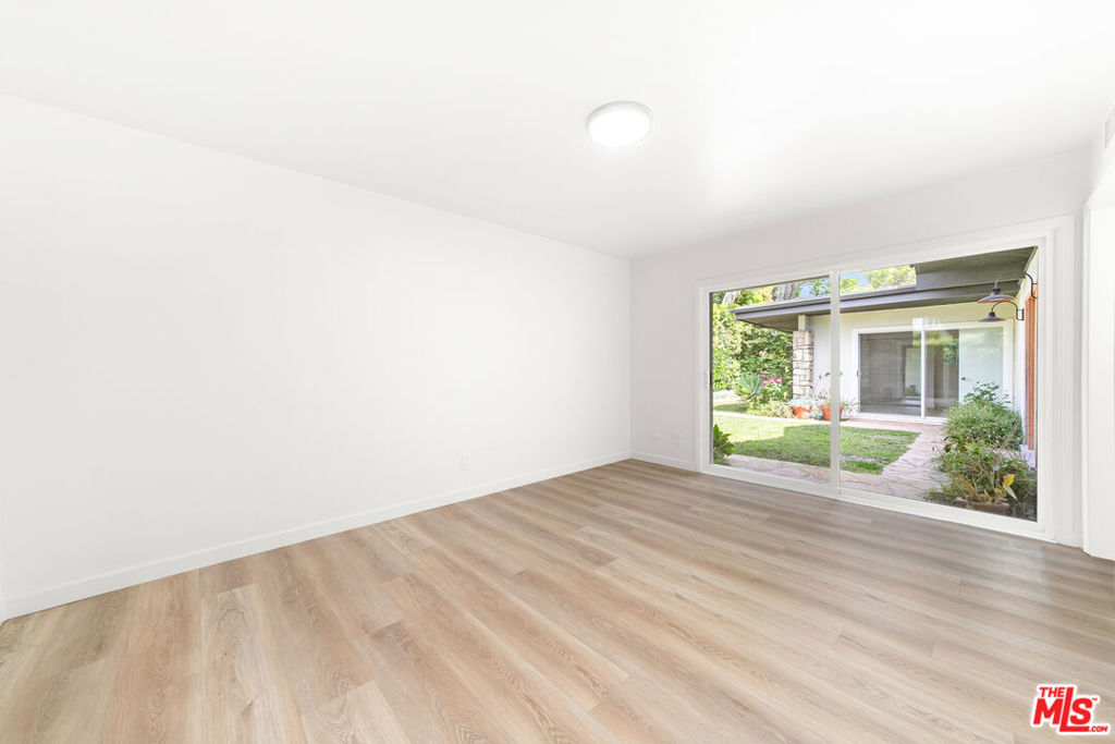 656 N Bonhill Road