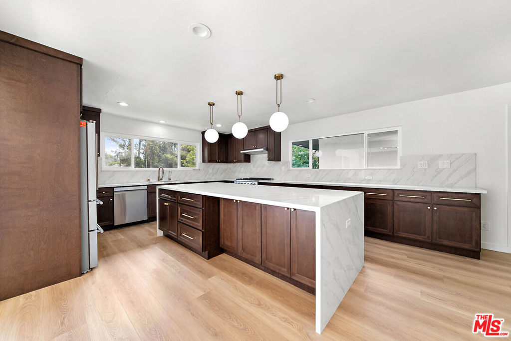 656 N Bonhill Road