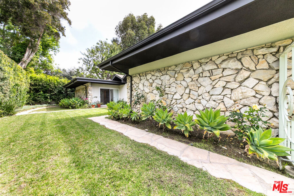 656 N Bonhill Road