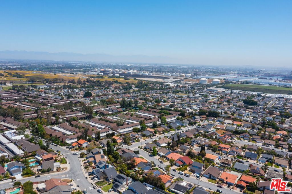 1400 Caddington Drive