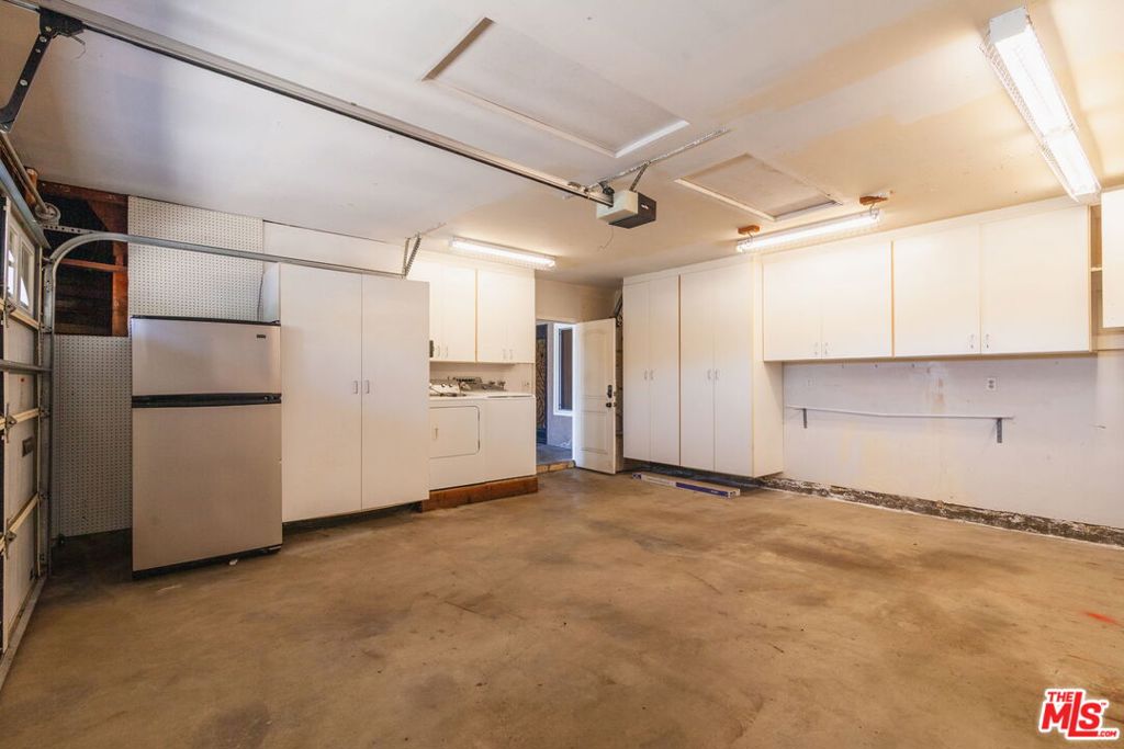 1400 Caddington Drive