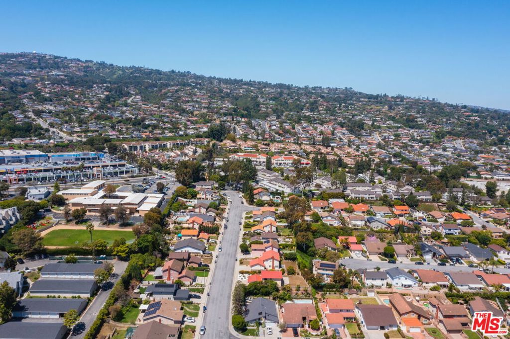 1400 Caddington Drive