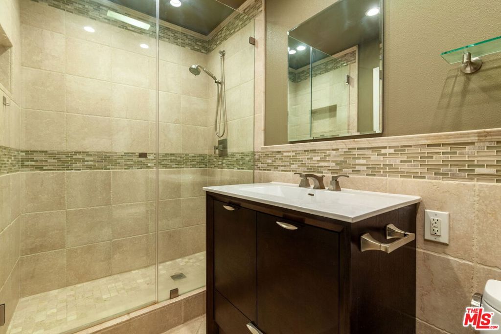 1400 Caddington Drive