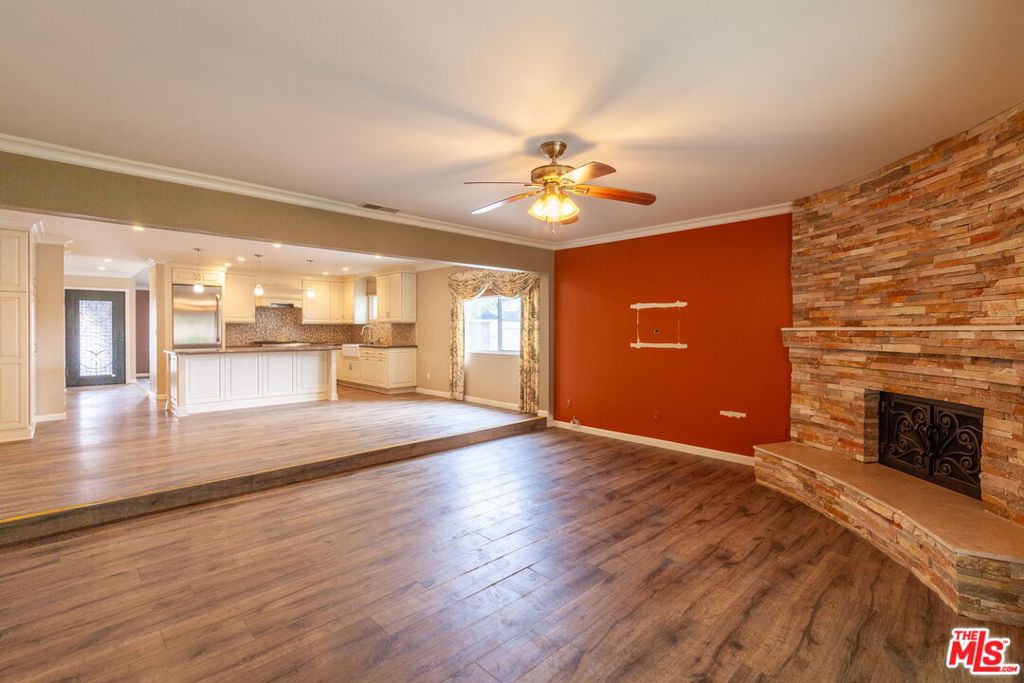 1400 Caddington Drive