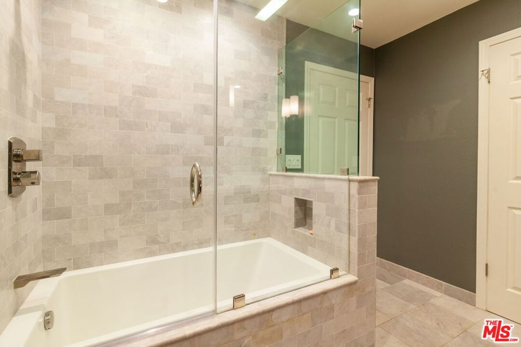 1400 Caddington Drive