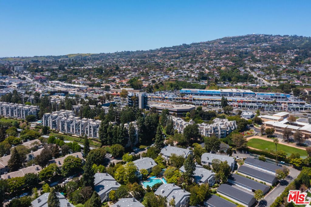 1400 Caddington Drive