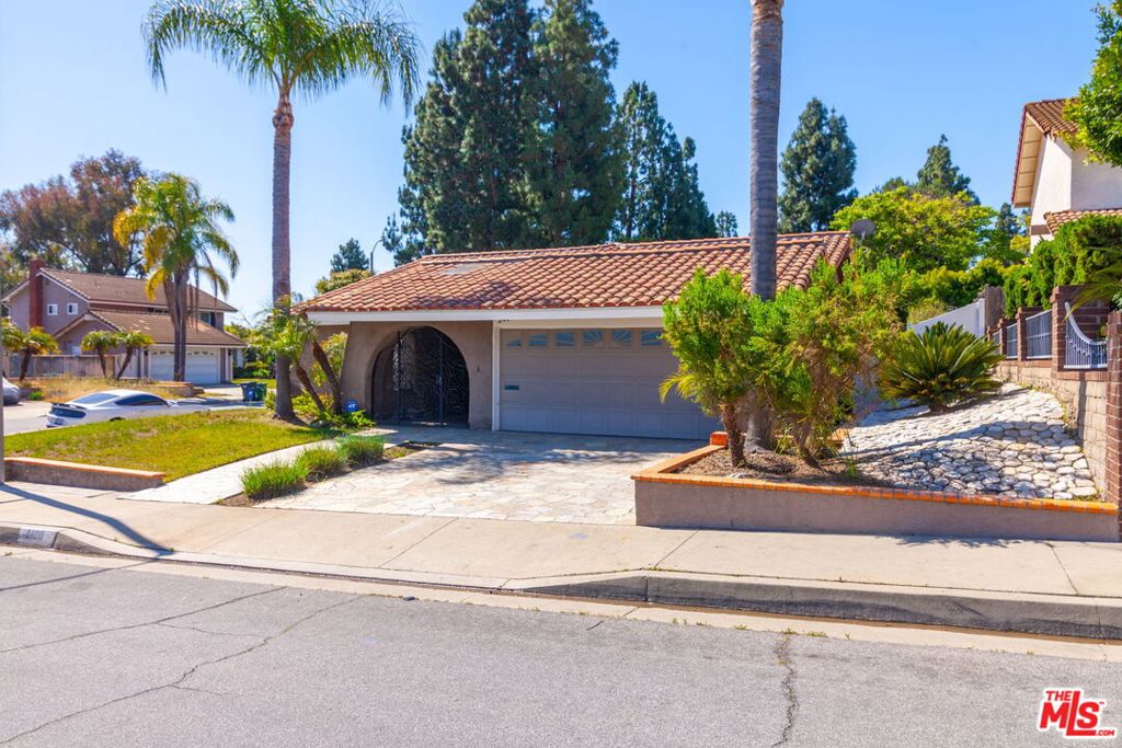 1400 Caddington Drive