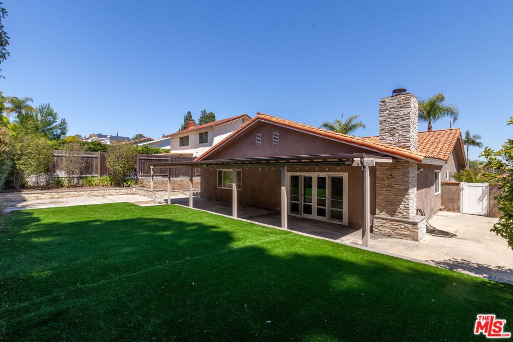 1400 Caddington Drive