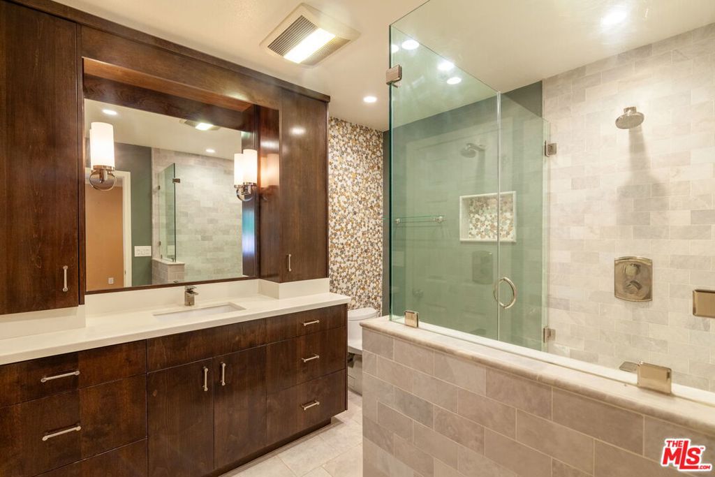 1400 Caddington Drive